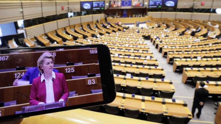 A presidente da Comissão Europeia, Ursula von der Leyen, durante a apresentação do programa "Next Generation EU" no Parlamento Europeu