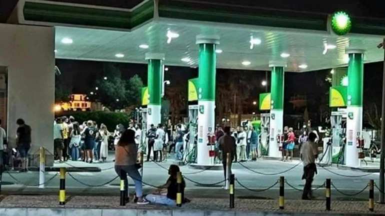 Os jovens não cumpriram as regras de distanciamento ou a proibição de ajuntamentos de mais de 10 pessoas