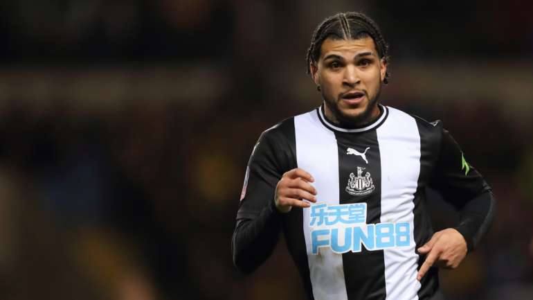 O lateral direito veio para a Europa através do Tottenham, esteve emprestado ao Sunderland e agora joga no Newcastle