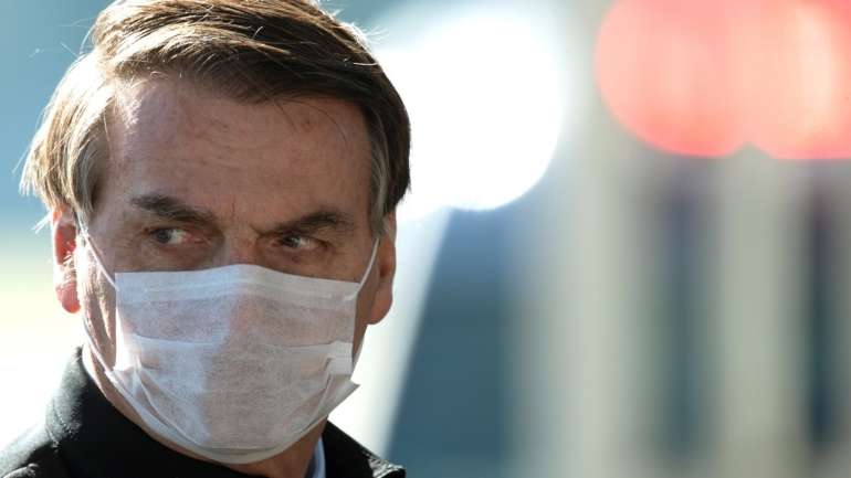 Além do chefe de Estado brasileiro, foram alvo do ataque os seus filhos envolvidos na atividade política, Flávio, Eduardo e Carlos Bolsonaro