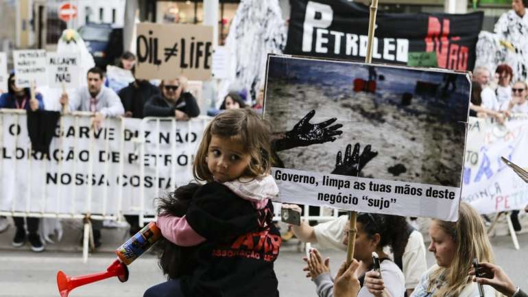 Esta semana devia estar a acontecer em Lisboa a Conferência dos Oceanos, na qual seriam debatidas e acordadas metas para proteger os ecossistemas marinhos