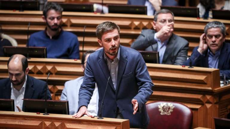 "Nota-se já algum resultado das iniciativas todas que o PCP tem tomado ao longo destes últimos meses em que apresentámos dezenas de propostas", aponta Duarte Alves.
