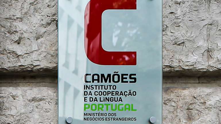 As visitas a espaços culturais não vão, por isso, realizar-se presencialmente, mas o Camões irá proporcionar "pontos culturais para visitas virtuais"
