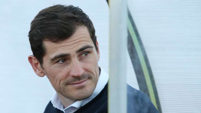 O antigo guarda-redes do FC Porto tinha anunciado a candidatura em março