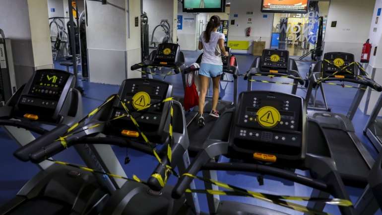 A utilização dos balneários é permitida "se for possível assegurar as condições de distanciamento físico, higienização, limpeza e desinfeção"