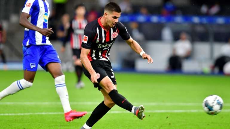 André Silva marcou assim o seu segundo golo no jogo, que fechou a goleada do Eintracht Frankfurt em Berlim frente ao Hertha
