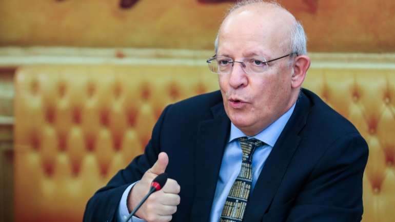 Augusto Santos Silvas diz que também já errou, mas que o reconhecimento do erro "é sempre bem-vindo".