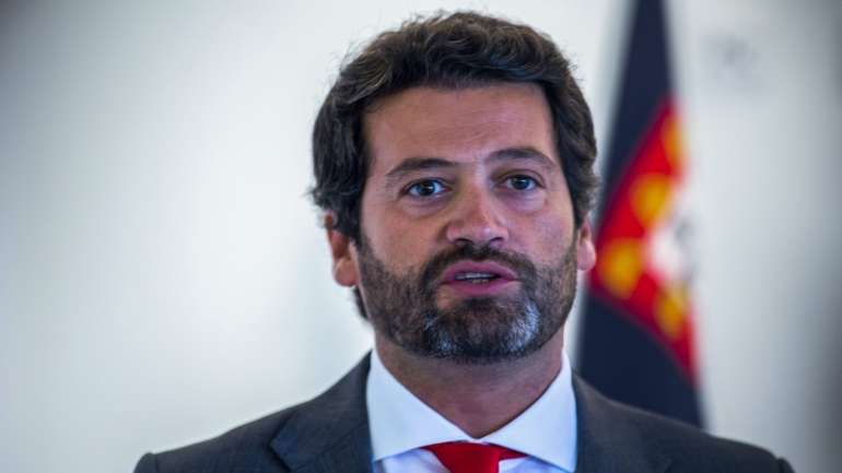O Orçamento Suplementar não tem "qualquer estratégia de recuperação económica sólida" e "abre sem dúvida a porta ao aumento de impostos no próximo Orçamento do Estado", defende André Ventura