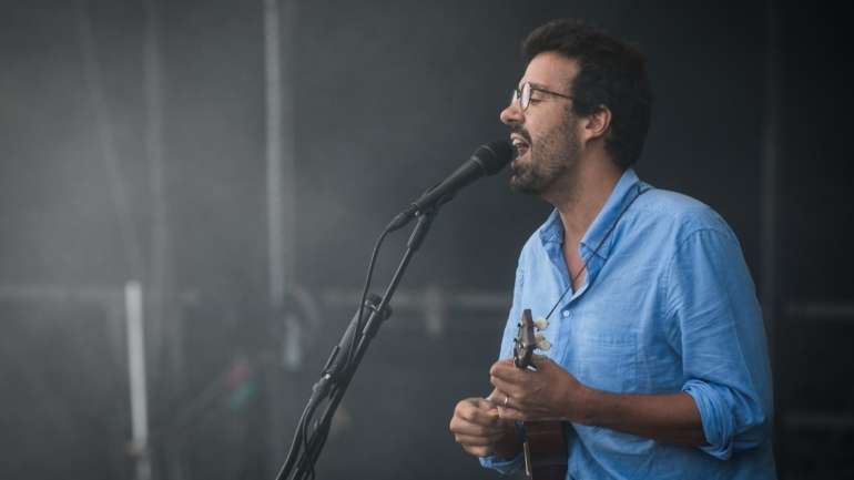 O portuense Miguel Araújo é um dos oito artistas portugueses que integra o cartaz do mini festival Noites de Verão em Gaia