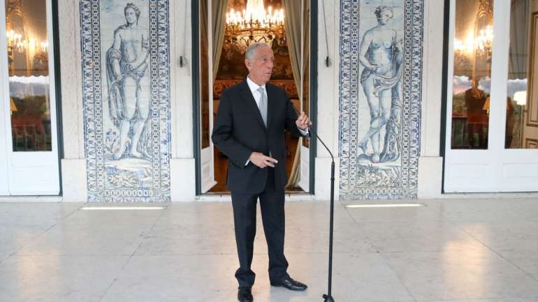 É o prémio que Portugal merecia, pela forma como conduziu o combate à pandemia, diz, sem rodeios, Rebelo de Sousa. E pela forma "transparente como continua a combater"