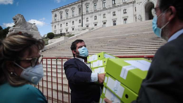 Apesar de a iniciativa popular de referendo ter dado entrada no Parlamento, tal não significa que vá haver um referendo