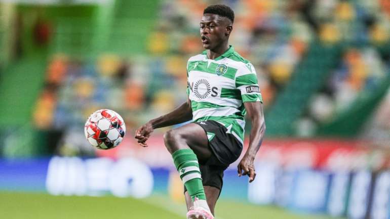 Nuno Mendes entrou para o lugar do lesionado Acuña e cumpriu os 90 minutos a fazer toda a ala esquerda do Sporting