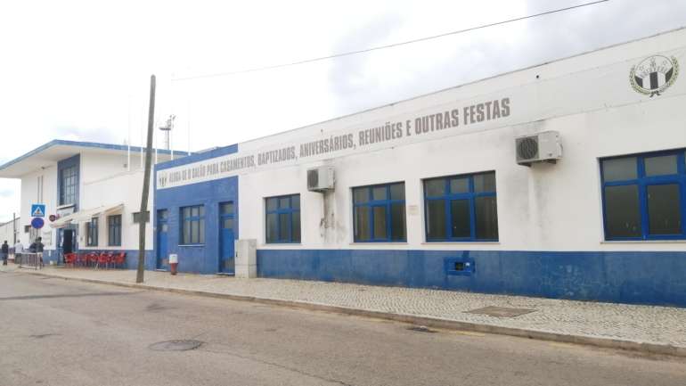 O foco de contágio teve origem numa festa de caráter ilegal ocorrida em 7 de junho, no salão de festas do clube desportivo de Odiáxere, em Lagos