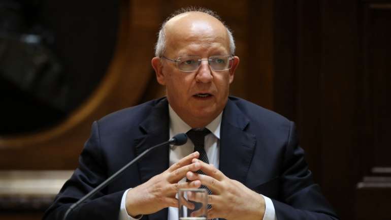 Ministro defende que instrumentos aprovados em abril vão ser suficientes para responder à crise, enquanto não for desbloqueado o Fundo de Recuperação da União Europeia