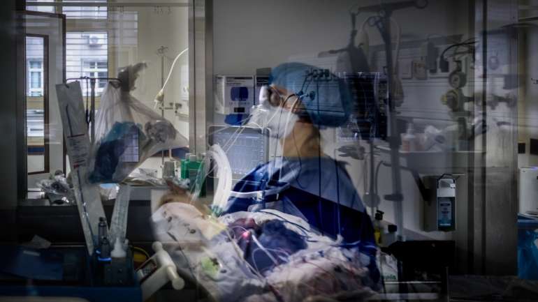 Do total de 1.564 óbitos registados até hoje, 1.349 — ou seja, 86,2% — ocorreram em pessoas com mais de 70 anos de idade