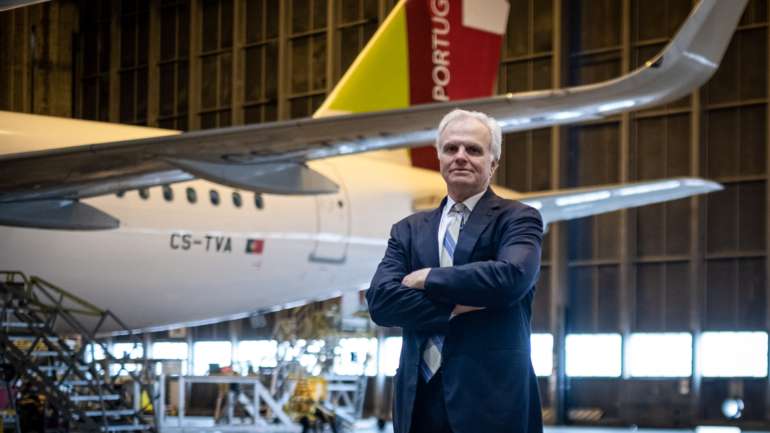 A Comissão Europeia aprovou a 10 de junho um “auxílio de emergência português” à companhia aérea TAP, um apoio estatal de 1.200 milhões de euros para responder às “necessidades imediatas de liquidez” com condições predeterminadas para o seu reembolso.