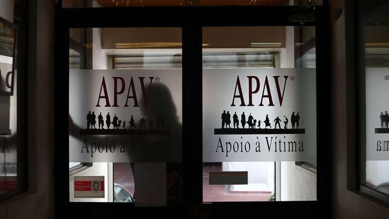 APAV alerta para o silêncio e estigma em torno das vítimas masculinas