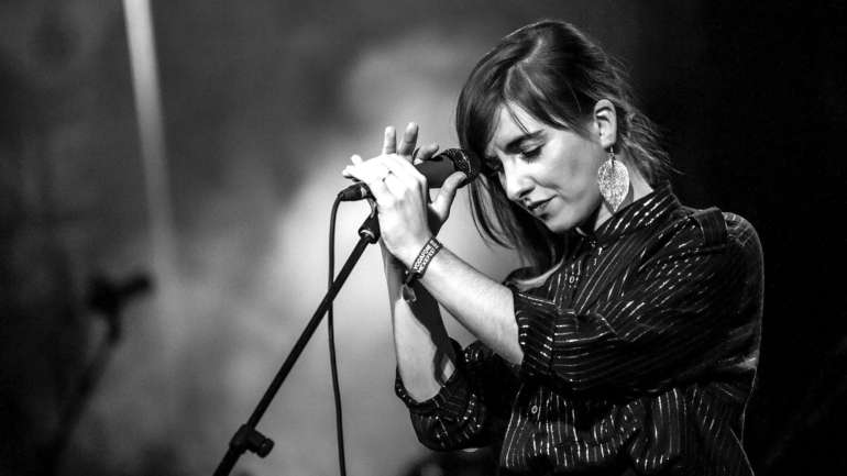 A cantora Márcia vai dar um concerto a solo no Teatro Municipal São Luiz, a convite do clube noturno de concertos e DJ sets Musicbox