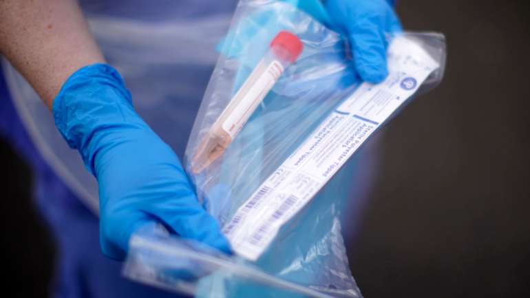 A investigação mostra a importância dos testes em massa e do isolamento dos portadores do vírus para conter os focos de contaminação