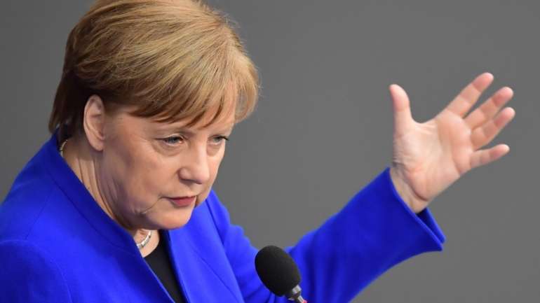 A chanceler alemã, Angela Merkel, assumiu como grande prioridade da presidência alemã reativar a economia europeia