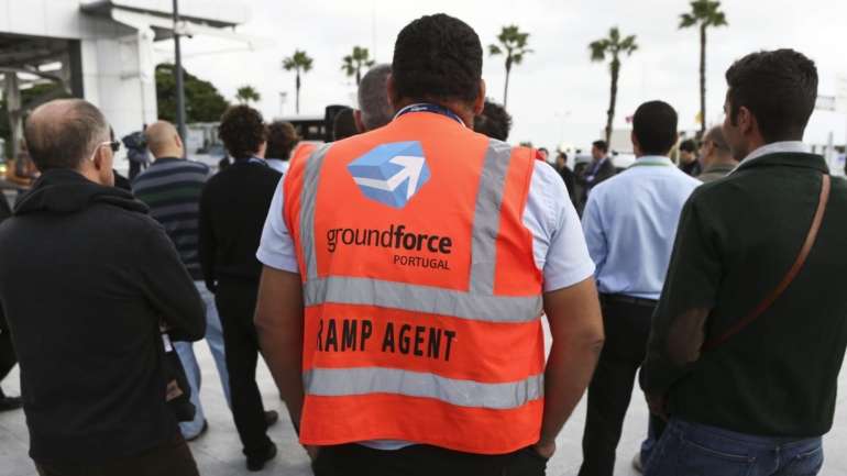 Groundforce reforça operação, mas mantém layoff – Observador