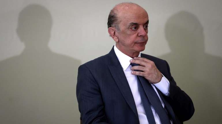 Procuradores acreditam que a construtora Odebrecht pagou cerca de 4,5 milhões de reais (cerca de 750 mil euros) em subornos a José Serra, entre 2006 e 2007