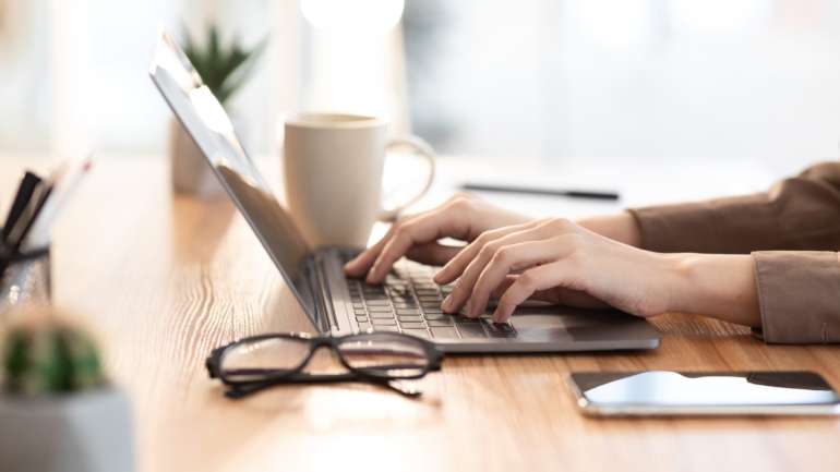 Muitas empresas deverão manter um regime misto de trabalho em casa e presencial