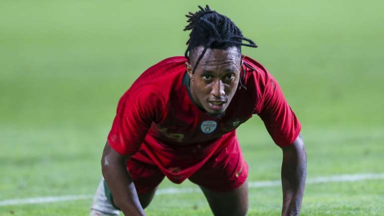 O castigo foi imposto depois de o futebolista ver no início de fevereiro um cartão vermelho direto na derrota por 3-1 da sua equipa em Nimes, para a 22.ª jornada da Liga francesa, e após ter empurrado por duas vezes o árbitro Mikael Lesage, em reação à expulsão do seu colega de equipa Bakayoko.