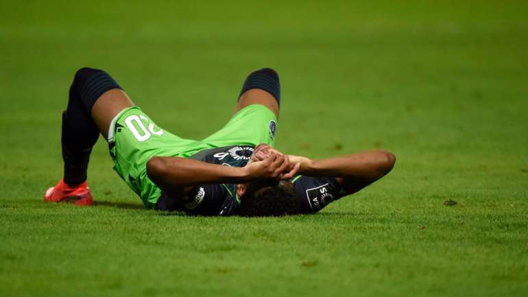 Gonzalo Plata conseguiu "sacar" a expulsão a Halliche após um roubo de bola mas foi caindo em termos físicos ao longo do jogo