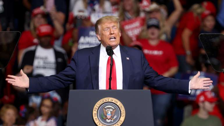 Fox News eliminou "acidentalmente" o Presidente Donald Trump de foto onde também figuravam Melania, Jeffrey Epstein e Ghislaine Maxwell