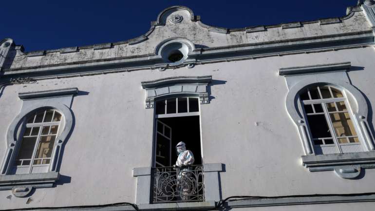 "Tivemos 19 pessoas internadas" entre o dia 23 de março, data do "primeiro internamento Covid-19", e o passado dia 18 de junho e, desde então e até esta quarta-feira, "tivemos 33 pessoas internadas", adiantou Filomena Mendes