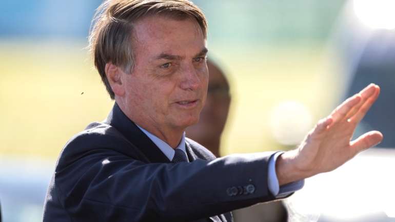 Jair Bolsonaro, que testou positivo para o novo coronavírus na terça-feira, anunciou estar doente com a Covid-19 numa conferência presencial com vários jornalistas