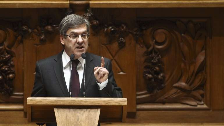 Segundo Jorge Lacão, o projeto do PSD de alteração à lei de financiamento dos partidos centra-se numa "questão de clarificação das responsabilidades de gestão por parte dos mandatários financeiros das campanhas eleitorais"