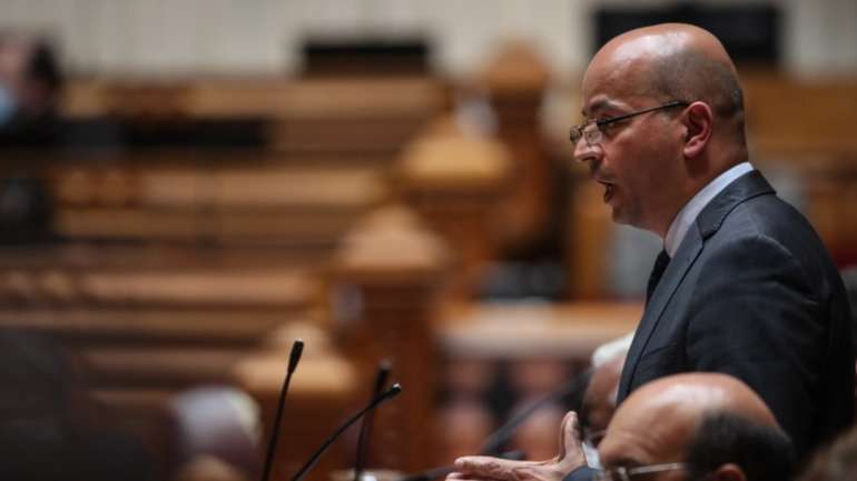 Na proposta de Orçamento do Estado Suplementar que entregou no parlamento, o Governo apontava para uma meta de défice de 6,3% em 2020, mas o valor será, assim, revisto para 7%