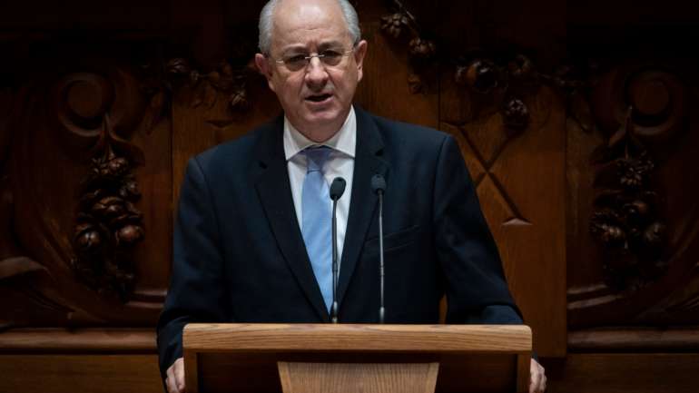 No seu entender, as primeiras reuniões entre responsáveis políticos e especialistas sobre a evolução da Covid-19 foram úteis para todos, porque nessa altura "ninguém percebia de epidemias e de pandemias", mas "depois, naturalmente, o modelo deveria ser ajustado"