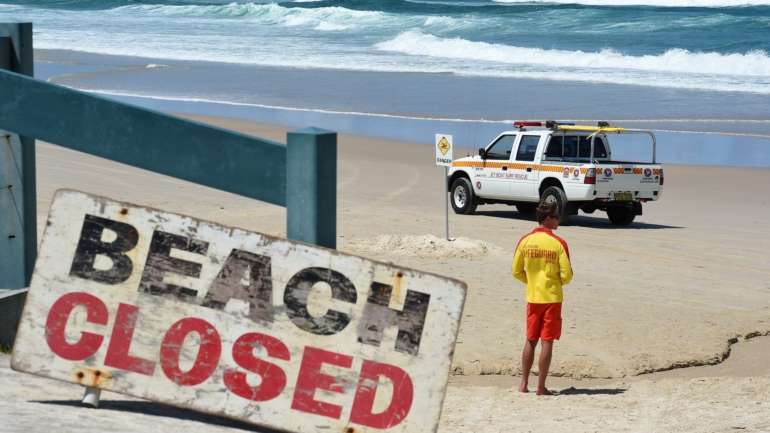As autoridades australianas afirmaram que muitas das praias da costa leste da Austrália estarão fechadas até ordem em contrário
