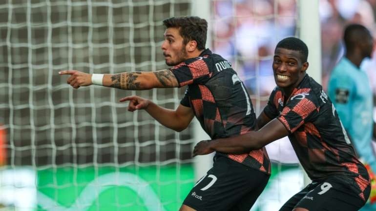 Nuno Santos marcou o único golo de um jogo onde Fábio Abreu foi o mais perdulário entre os avançados do Moreirense