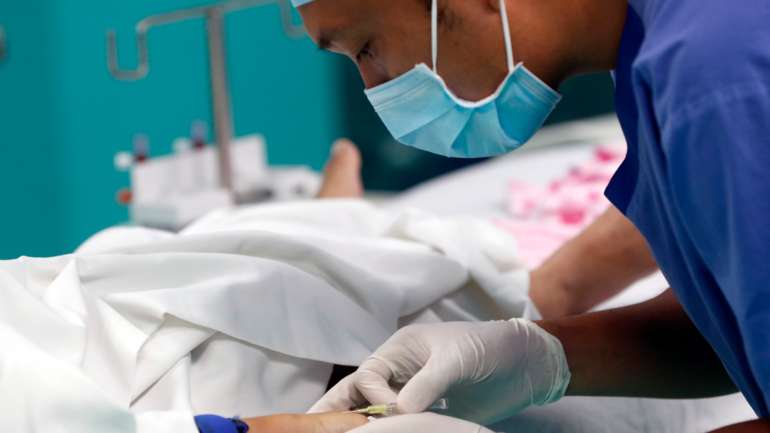 Stephen Cameron passou quatro meses em hospitais do Vietname.