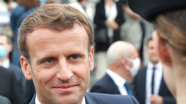 Emmanuel Macron garante que não há falta de stock de máscaras, ventiladores e medicamentos