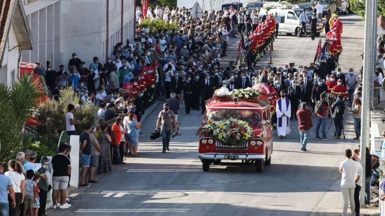 No funeral, que decorreu nesta terça-feira ao fim da tarde, estiveram presentes o Presidente da República, Marcelo Rebelo de Sousa, o ministro da Administração Interna, Eduardo Cabrita, o presidente da Liga dos Bombeiros, Jaime Marta Soares, além de vários presidentes de municípios da região, entre os quais o presidente da autarquia local, Miguel Baptista