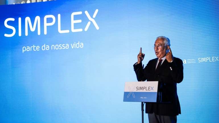 O líder executivo disse que o trabalho de adaptação da sociedade "tem de ser feito agora, porque ainda há algum tempo de distância para evitar o pior" no próximo outono e inverno