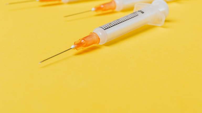 O plano é fazer uma distribuição proporcional à população de cada país, começando pelos profissionais de saúde e depois cobrindo 20% da população, aumentando as remessas de vacinas à medida "das necessidades, vulnerabilidade ou ameaça da Covid-19"