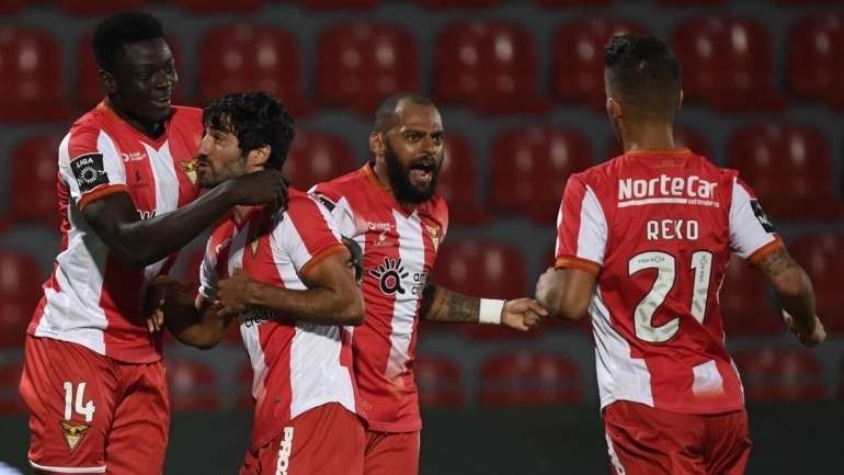 O clube receia não reunir jogadores suficientes para o jogo, devido às rescisões quase diárias