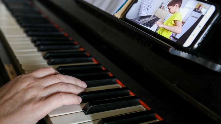 A academia conta com a participação de 200 jovens músicos, metade dos quais portugueses e, os restantes, oriundos de 30 países, além dos 15 mestres, músicos profissionais e pedagogos, na sua maioria distinguidos a nível internacional, que vão orientar as aulas abertas