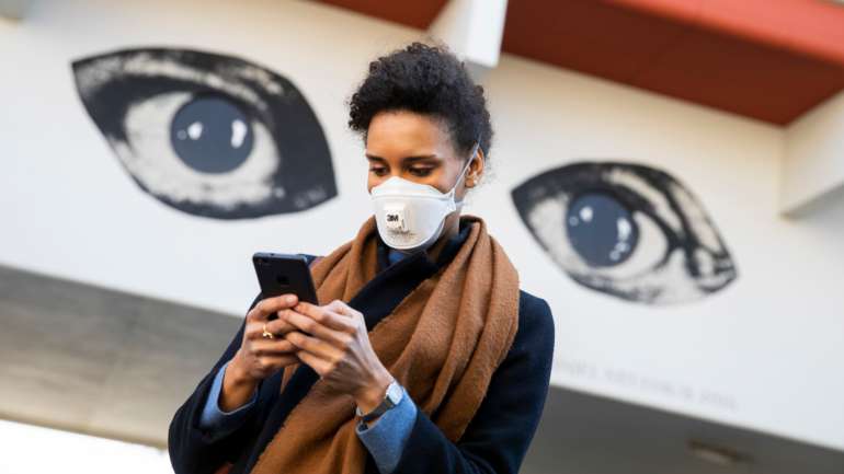 A app Stayaway já teve várias datas de lançamento. Outros países lançaram apps, mas a maioria das populações não tem feito a instalação. A aplicação utiliza a API da Google e da Apple