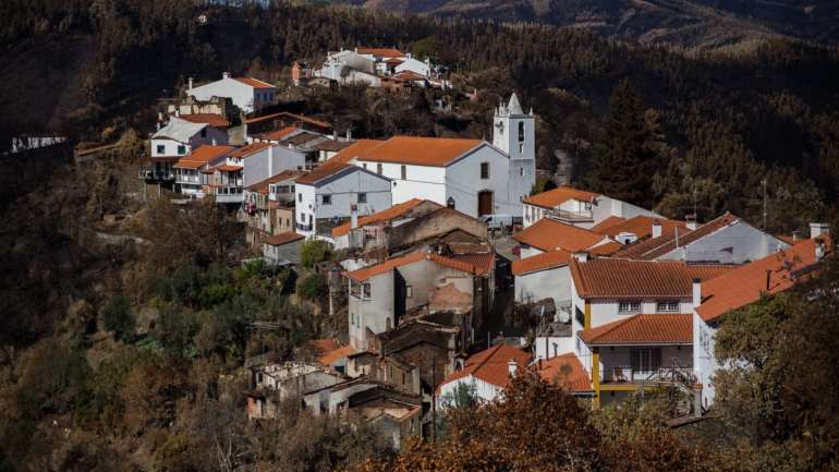 A parceria intermunicipal, que deu origem à Cortiçada Art Fest, surge na sequência dos danos sem precedentes provocados pelos incêndios de 2017