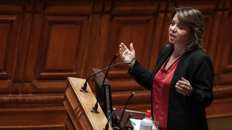 Na atual sessão legislativa, marcada pela pandemia de Covid-19 que afetou os trabalhos parlamentares a partir do meio de março, deram entrada 100 petições, mais cinco do que na anterior, mas apenas foi concluída a discussão de 91 (não necessariamente entradas este ano), contra as 152 que foram finalizadas na anterior sessão legislativa