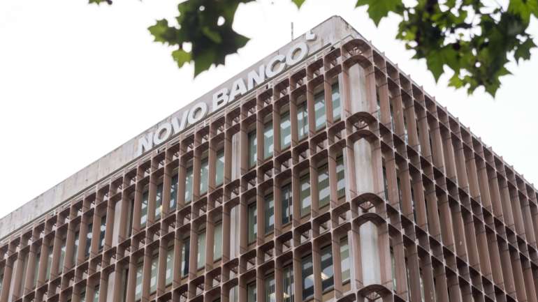 Os comunistas voltam a defender, como têm feito nos últimos meses, a nacionalização do banco como "solução que melhor teria servido os interesses" do país
