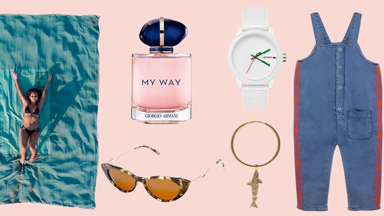 Da esquerda para a direita, no sentido dos ponteiros do relógio: toalha DCK x Futah, perfume Giorgio Armani, relógio Lacoste, jardineiras Knot x Hey Soleil, brinco +351 e óculos Amália Eyewear
