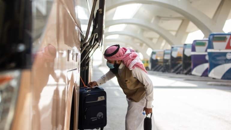 Os muçulmanos selecionados para a grande peregrinação (&quot;hajj&quot;) terminaram na terça-feira uma quarentena antes de iniciarem a cerimónia na cidade sagrada de Meca